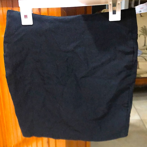 Black Mini Skirt TOP 10 brand size Small. - Picture 2 of 4